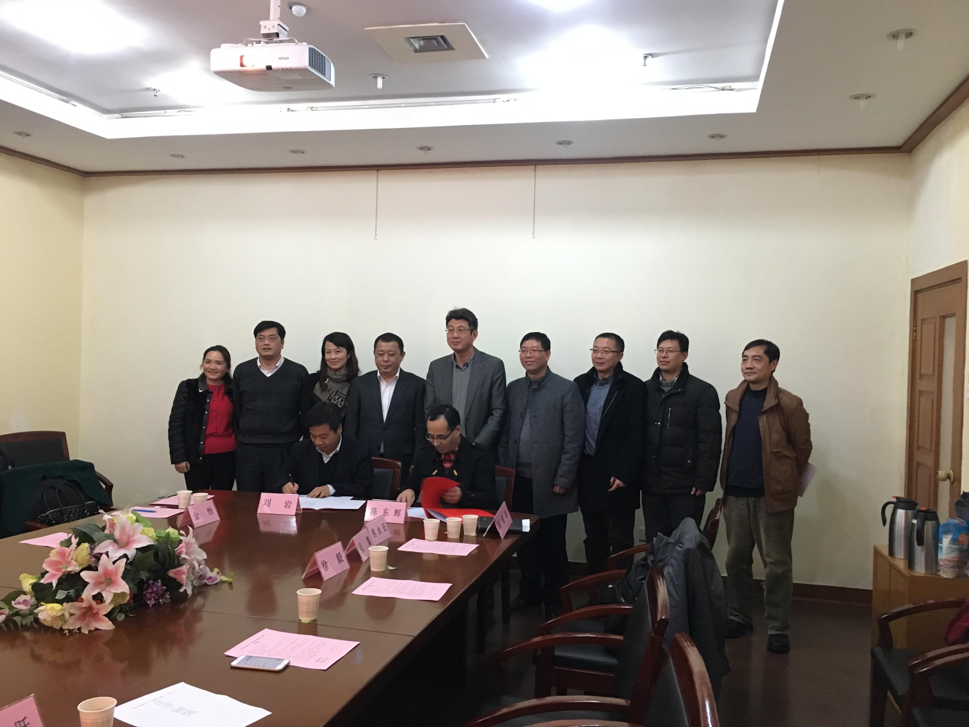 陈东辉和刘岩签署上海门徒平台娱乐-上海建材(集团)有限公司战略合作协议